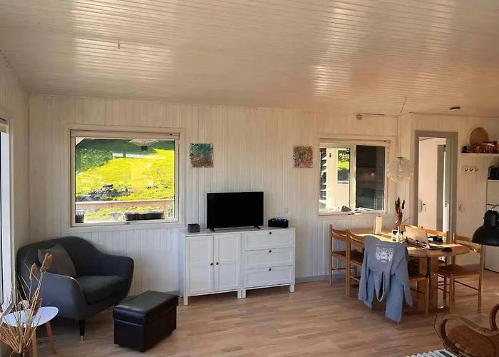 Feriehus With A View- 5 Min From