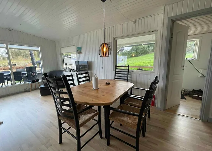 Feriehus With A View- 5 Min From *